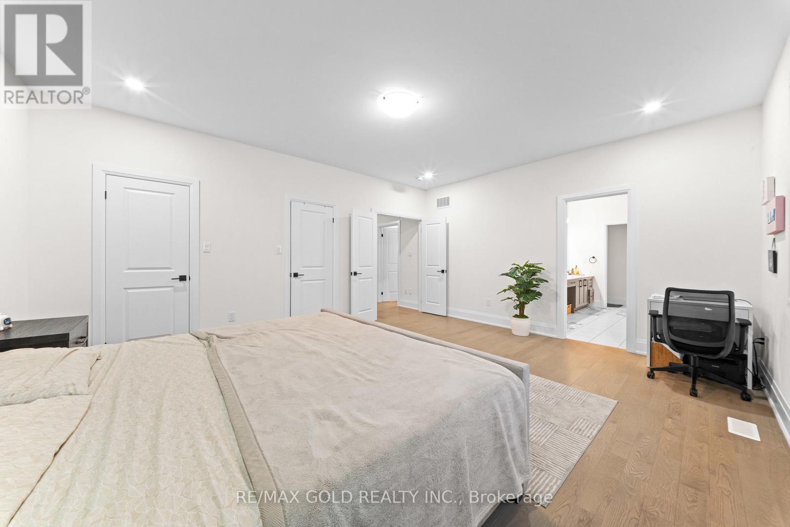 4 MADAWASKA ROAD - 29
