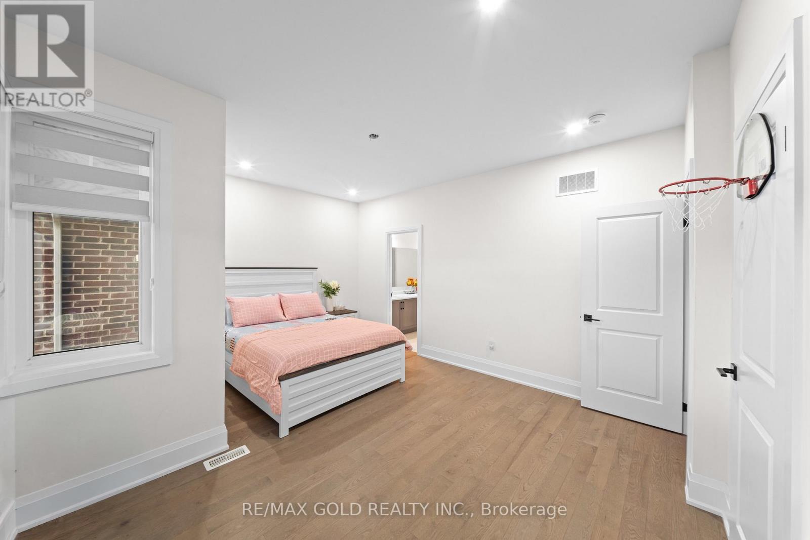 4 MADAWASKA ROAD - Image 33