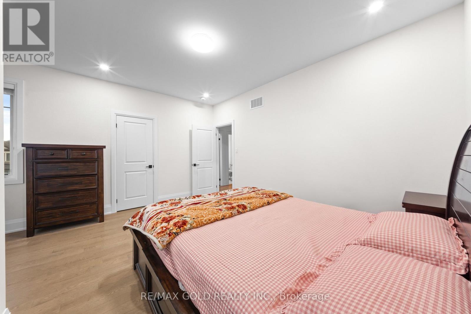 4 MADAWASKA ROAD - Image 36