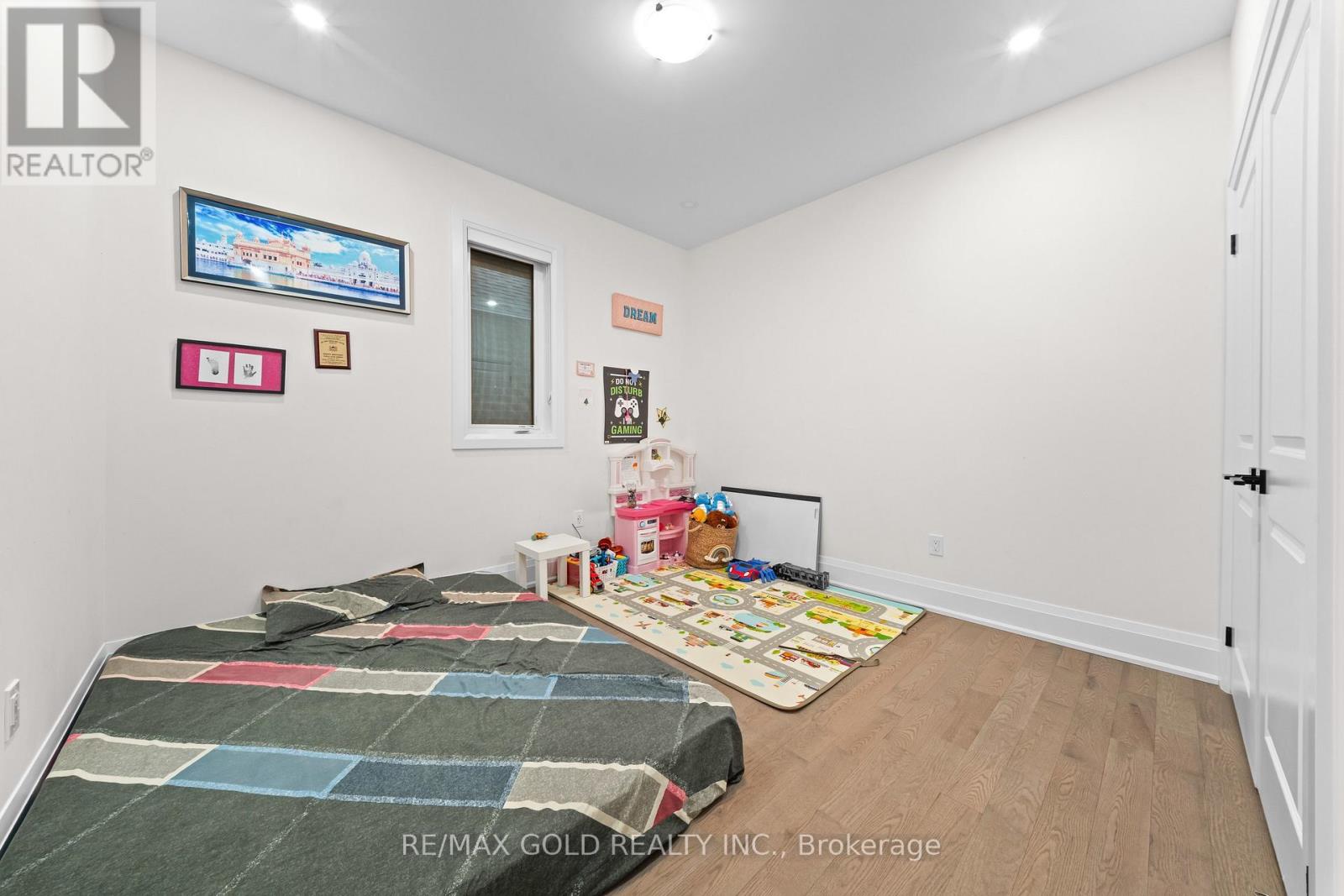 4 MADAWASKA ROAD - Image 40