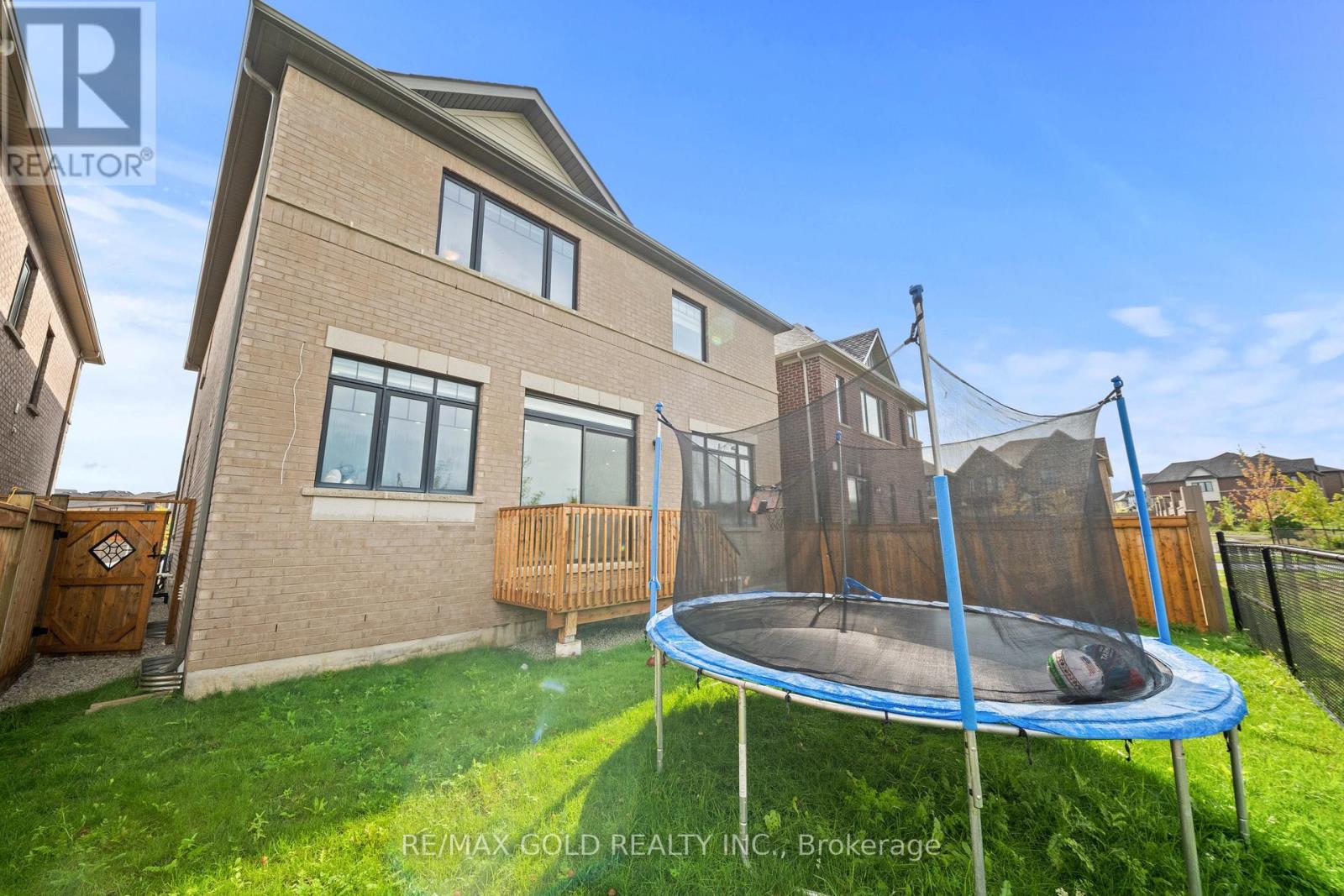 4 MADAWASKA ROAD - 45