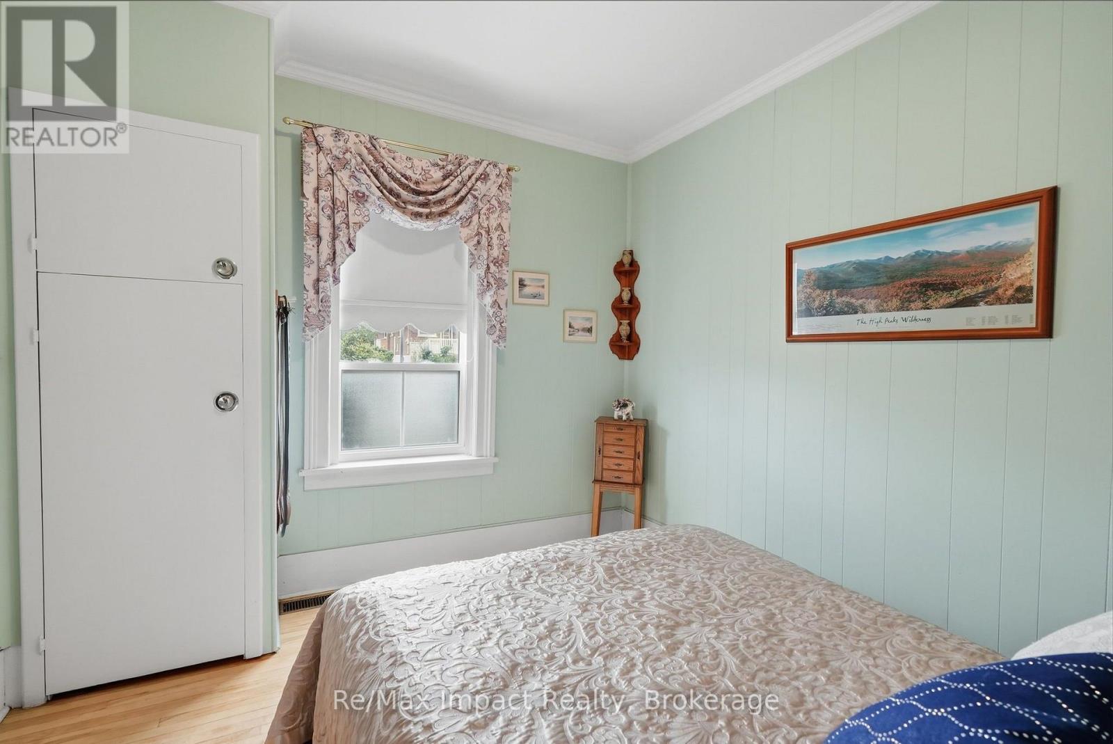 43 PARK ROAD S - 33