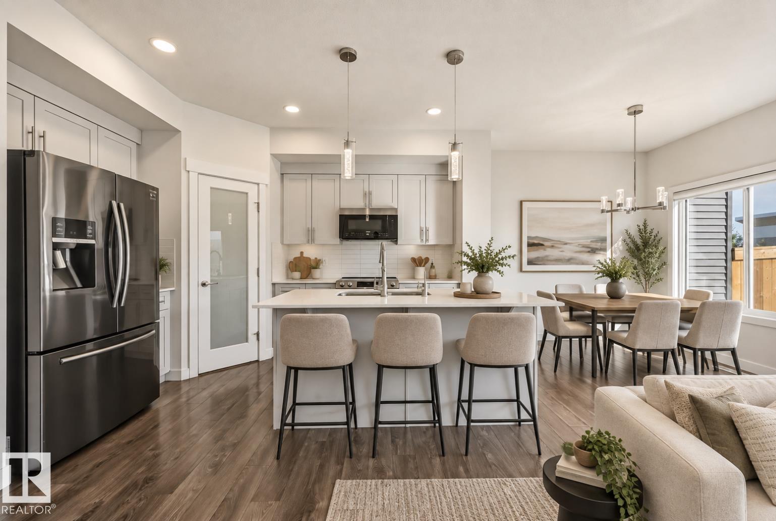 2424 Kelly Ci SW photo 3 — MLS® E4509557