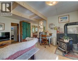 947 North Road, Gibsons, BC V0N1V7 Photo 10