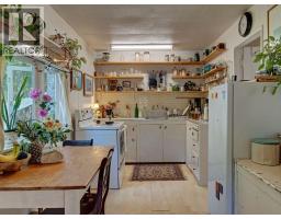 947 North Road, Gibsons, BC V0N1V7 Photo 12