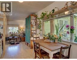 947 North Road, Gibsons, BC V0N1V7 Photo 14