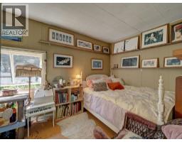 947 North Road, Gibsons, BC V0N1V7 Photo 15