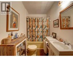 947 North Road, Gibsons, BC V0N1V7 Photo 19