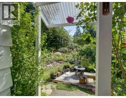 947 North Road, Gibsons, BC V0N1V7 Photo 21
