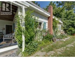 947 North Road, Gibsons, BC V0N1V7 Photo 24