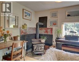 947 North Road, Gibsons, BC V0N1V7 Photo 6