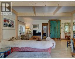 947 North Road, Gibsons, BC V0N1V7 Photo 9