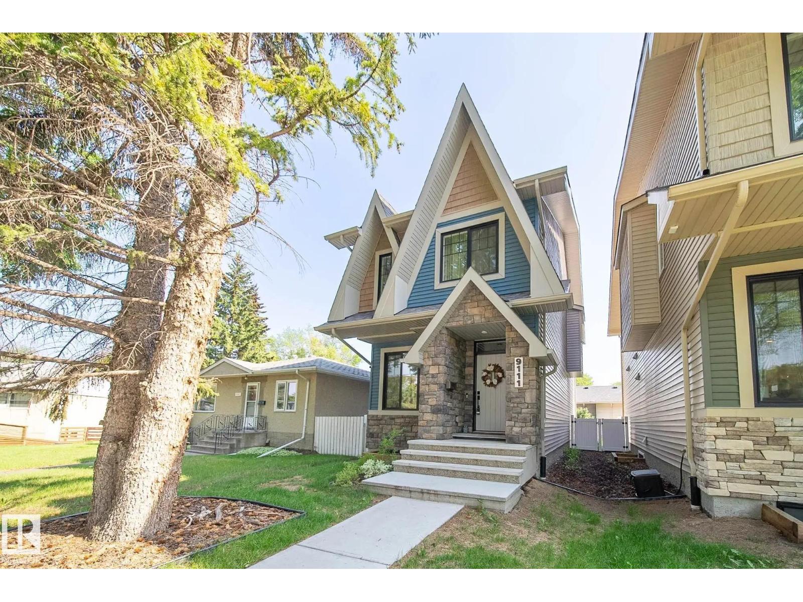 9111 65 AV NW, Edmonton, Alberta, T6E0J8