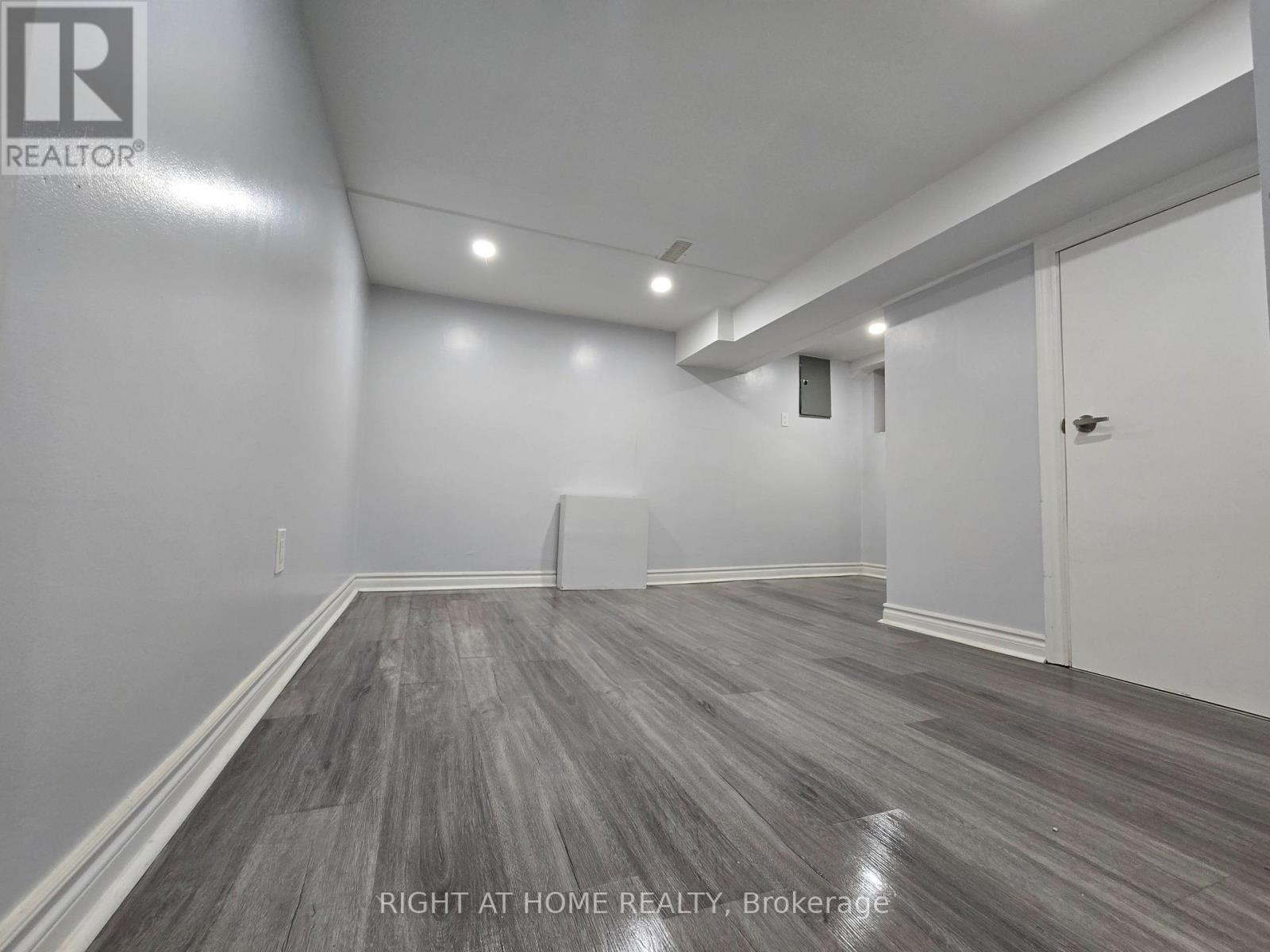 BSMT - 984 OSSINGTON AVENUE, Toronto (Dovercourt-Wallace Emerson-Junction)