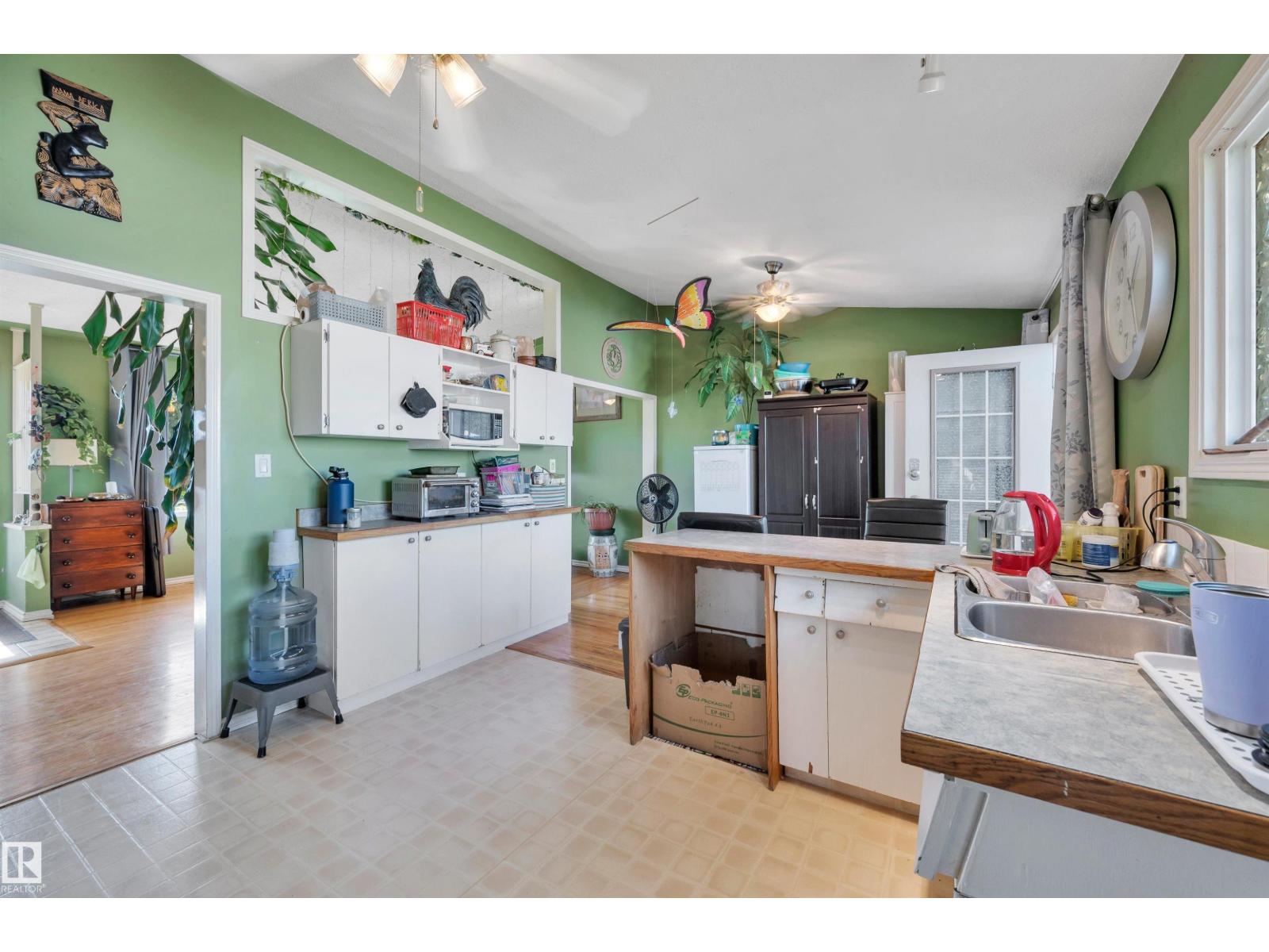 8812 135a AV S NW - 8