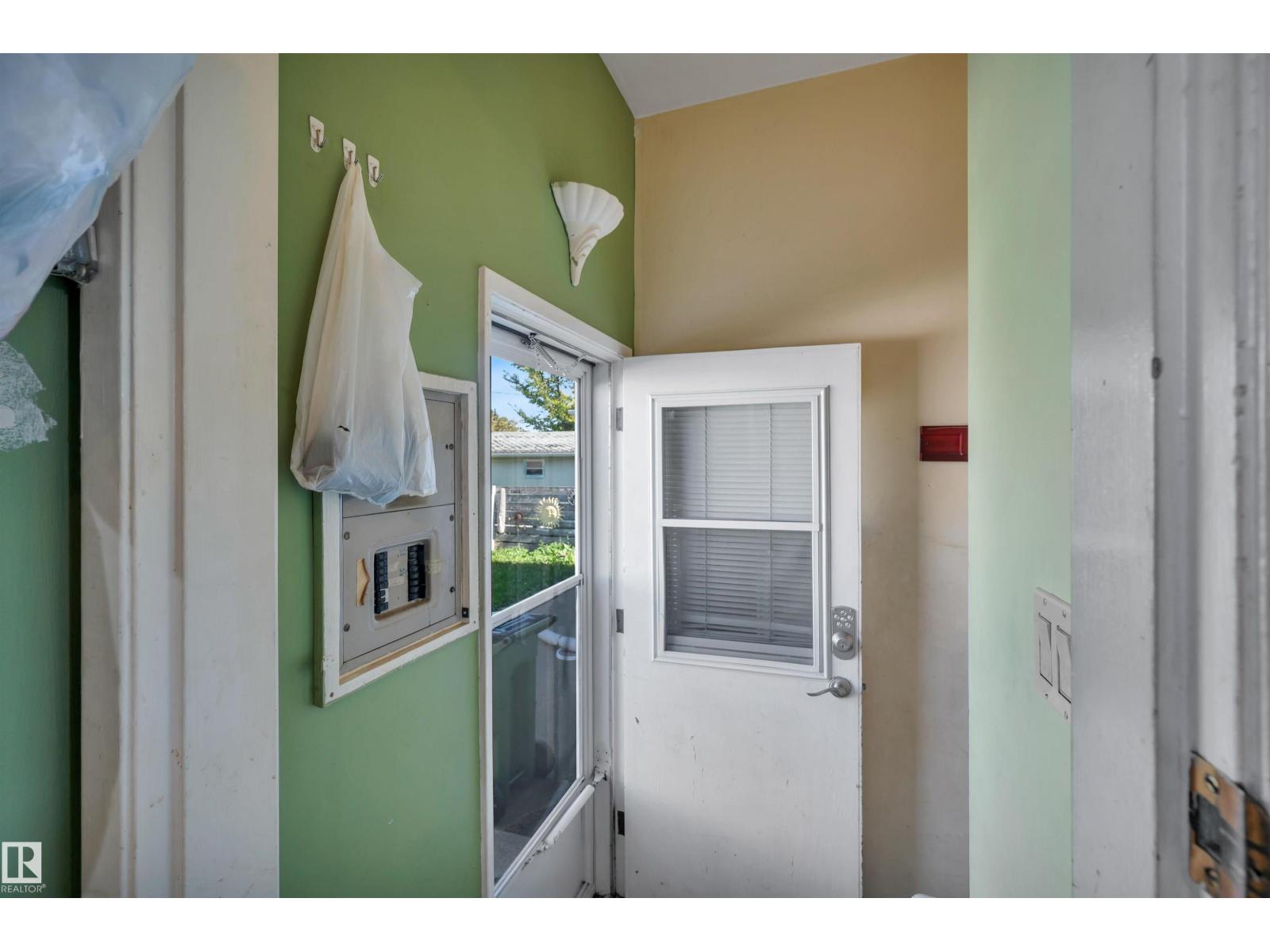 8812 135a AV S NW - 14