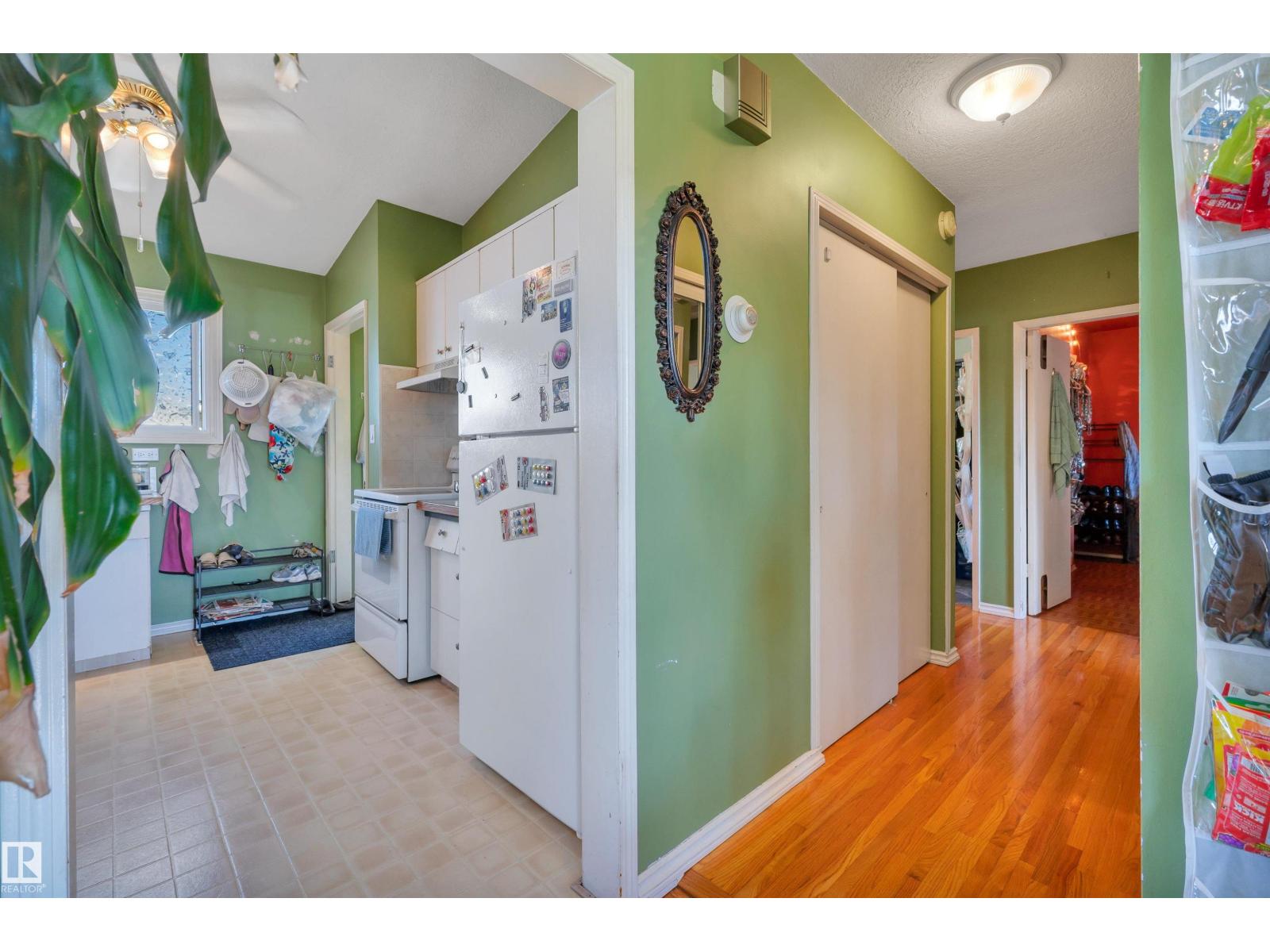 8812 135a AV S NW - 25