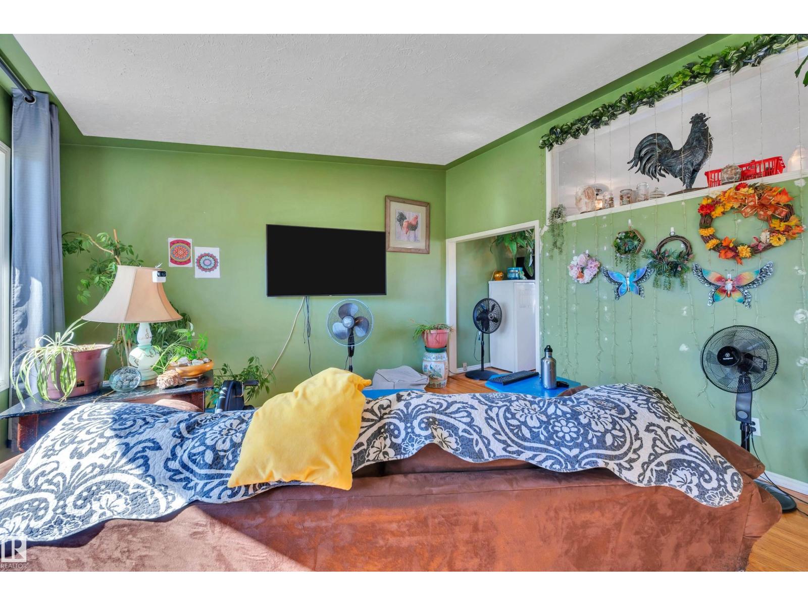 8812 135a AV S NW - 12
