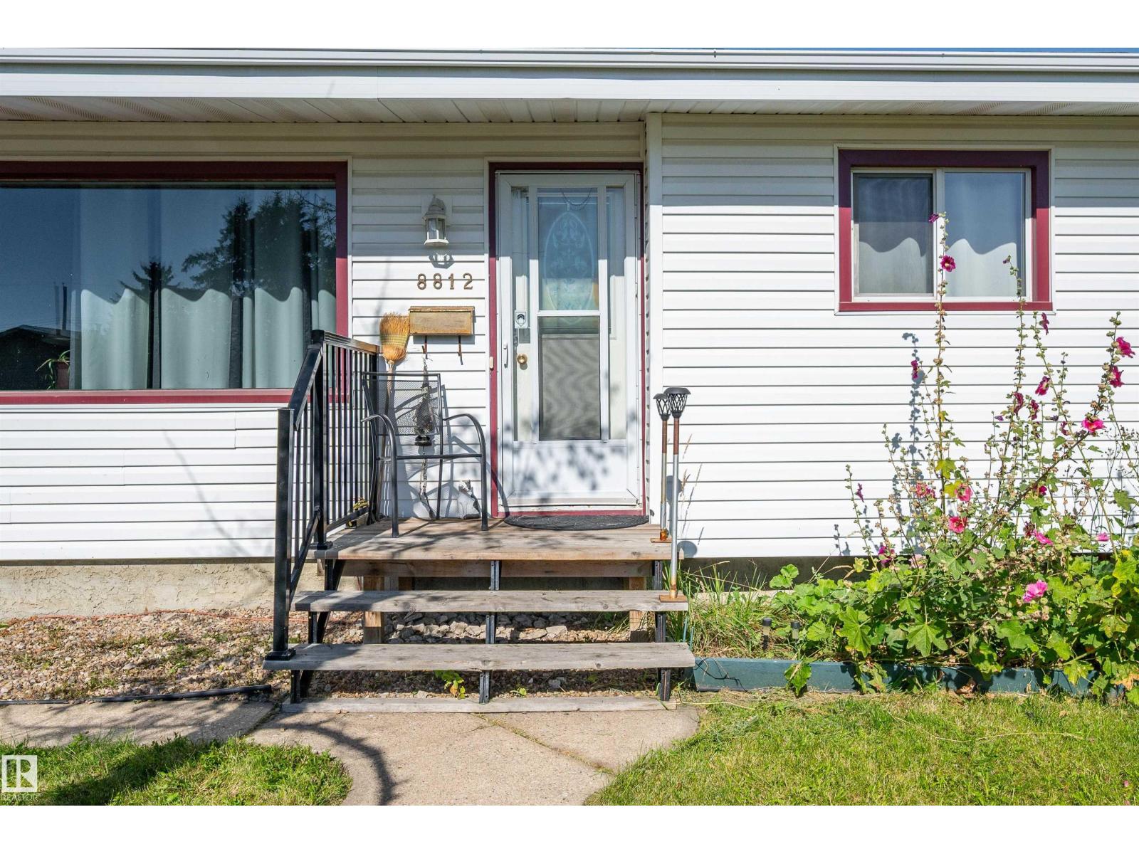 8812 135a AV S NW - 43