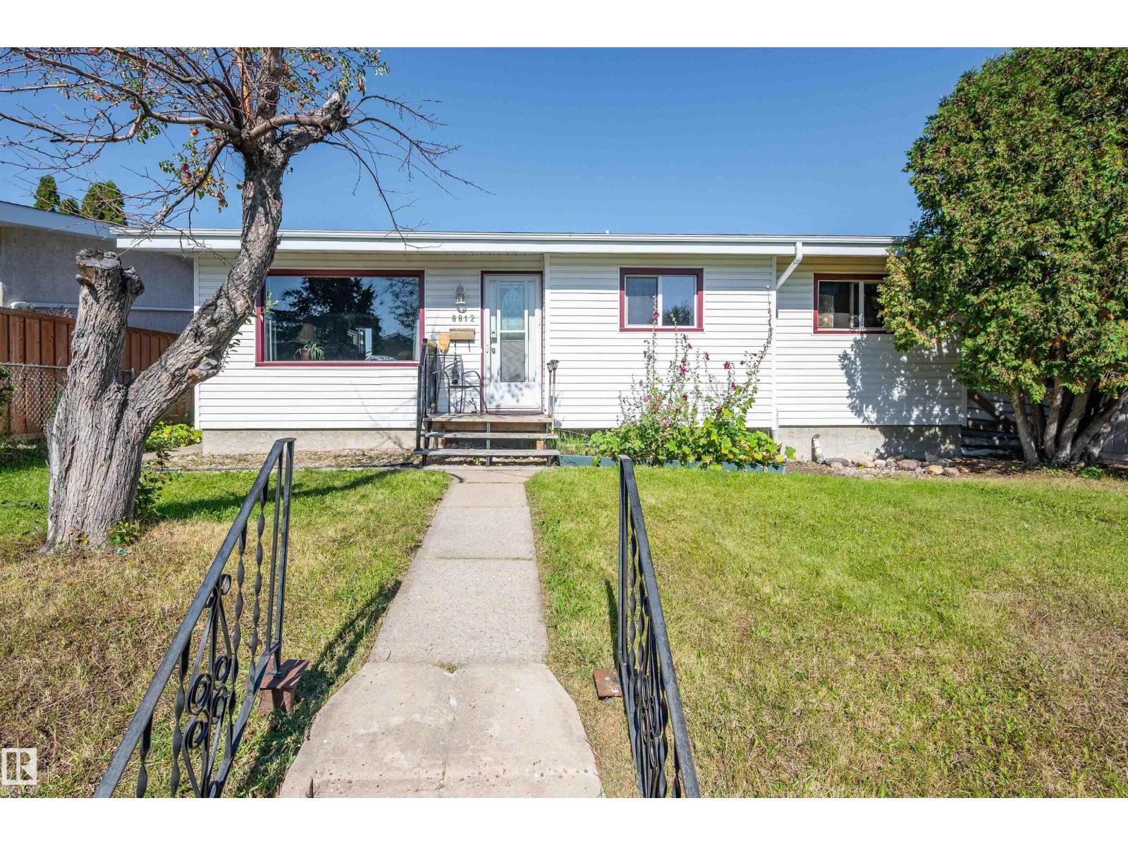 8812 135a AV S NW - 44