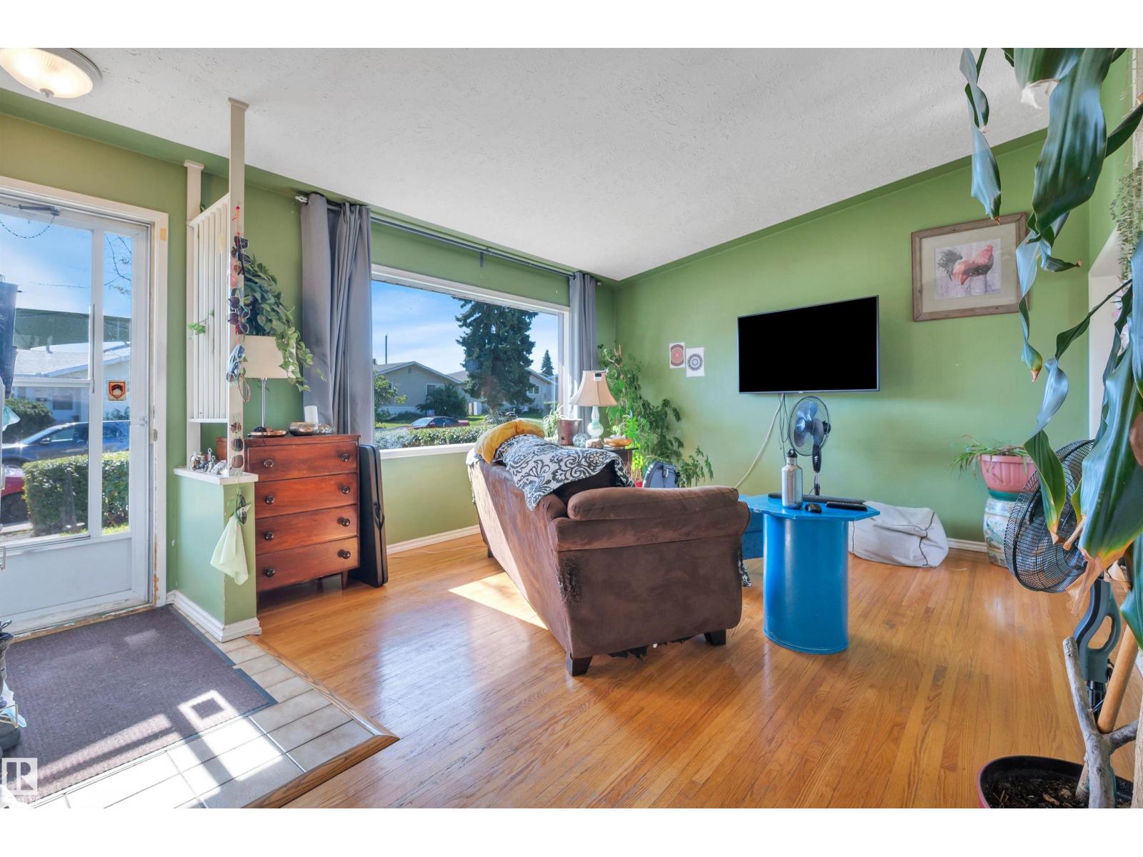 8812 135a AV S NW - 16