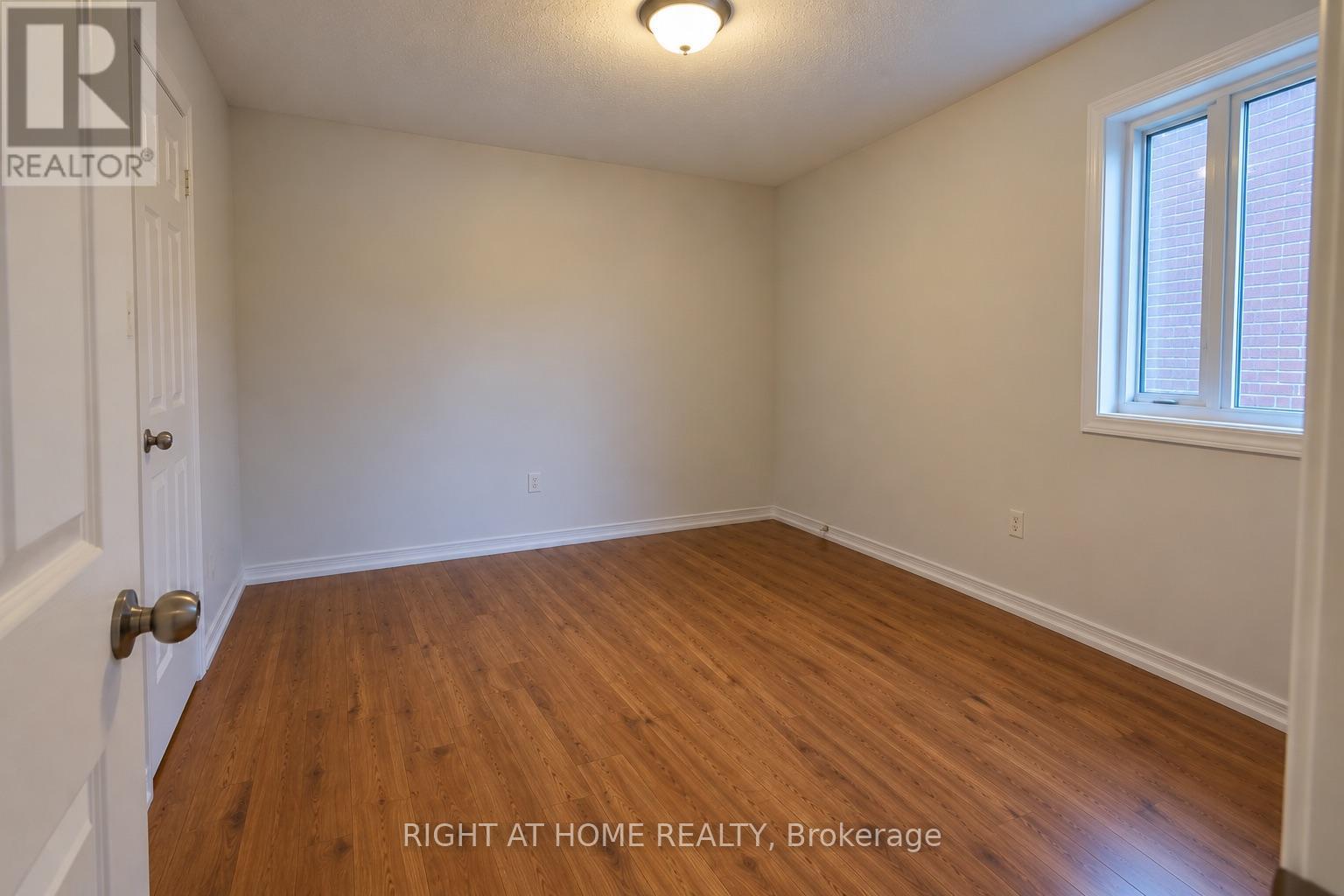427 CHANDLER CRESCENT - 28