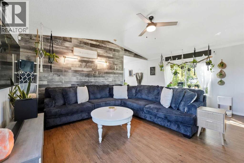 Listing photo – 39403 Range Road 222, Rural Lacombe County