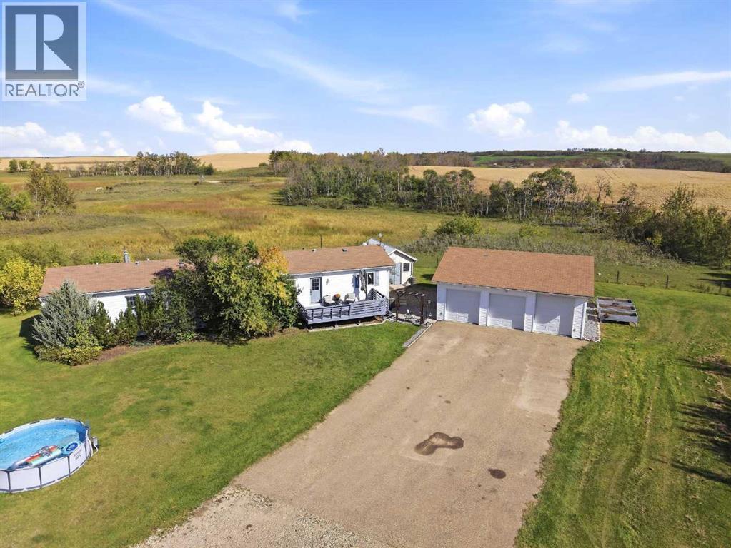 Listing photo – 39403 Range Road 222, Rural Lacombe County