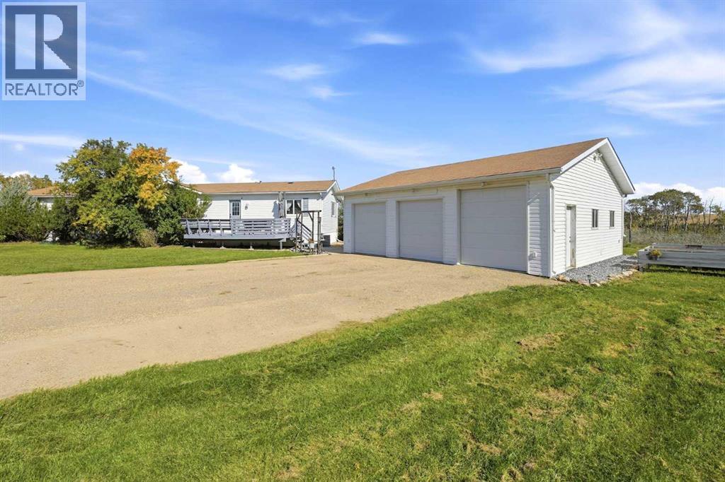 Listing photo – 39403 Range Road 222, Rural Lacombe County