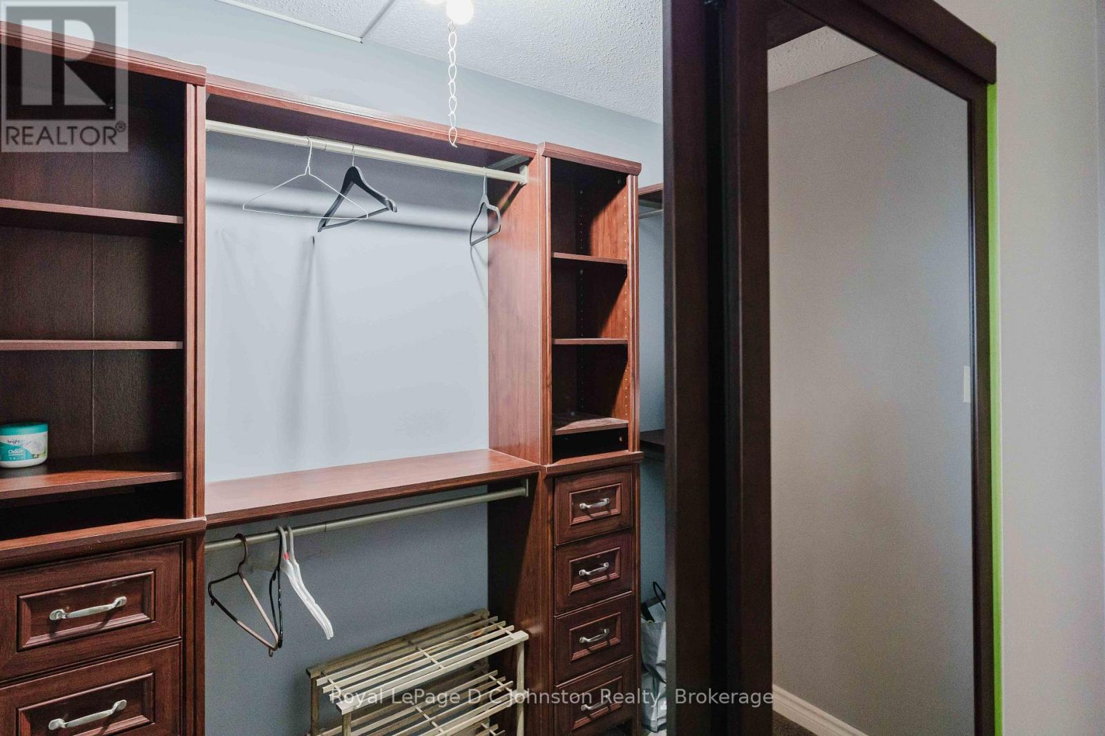 1152 WELLINGTON STREET - 20