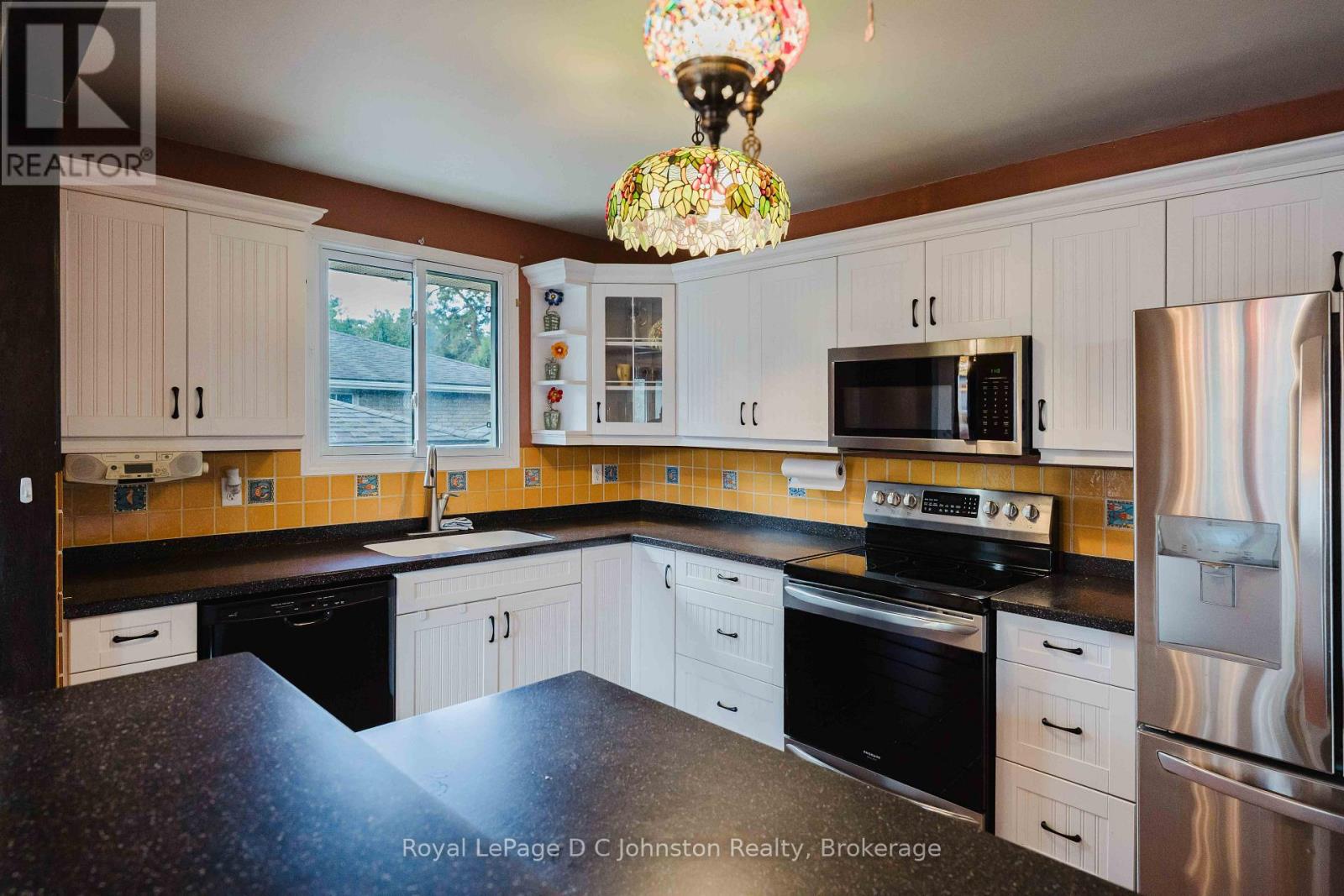 1152 Wellington Street — photo 28