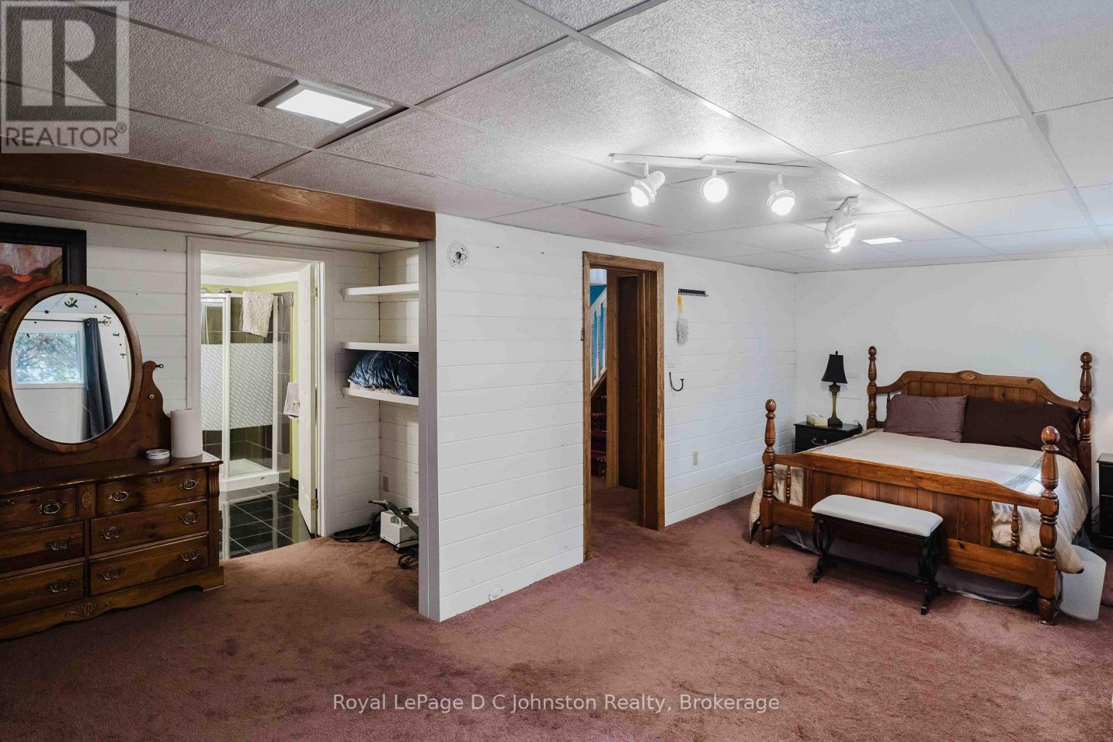 1152 Wellington Street — photo 38