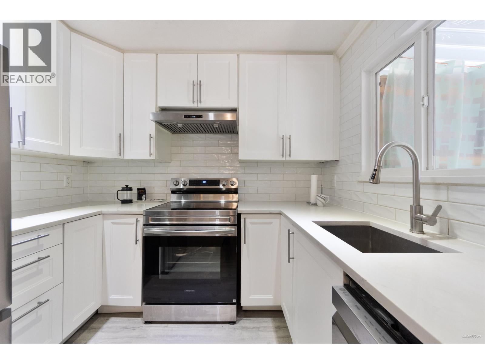 #28 2986 COAST MERIDIAN Road, Port Coquitlam, British Columbia, V3B3M8, Port Coquitlam, British Columbia — photo 3 of 5
