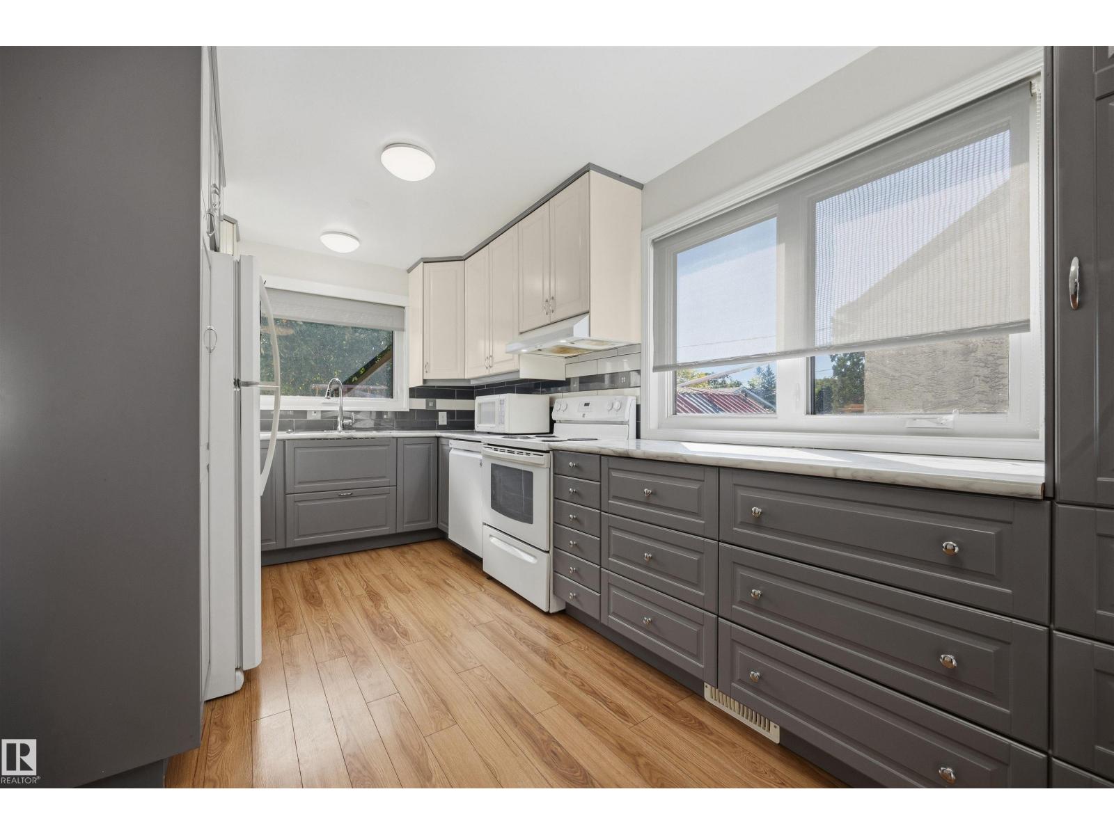 9823 151 St NW photo 3 — MLS® E4509569