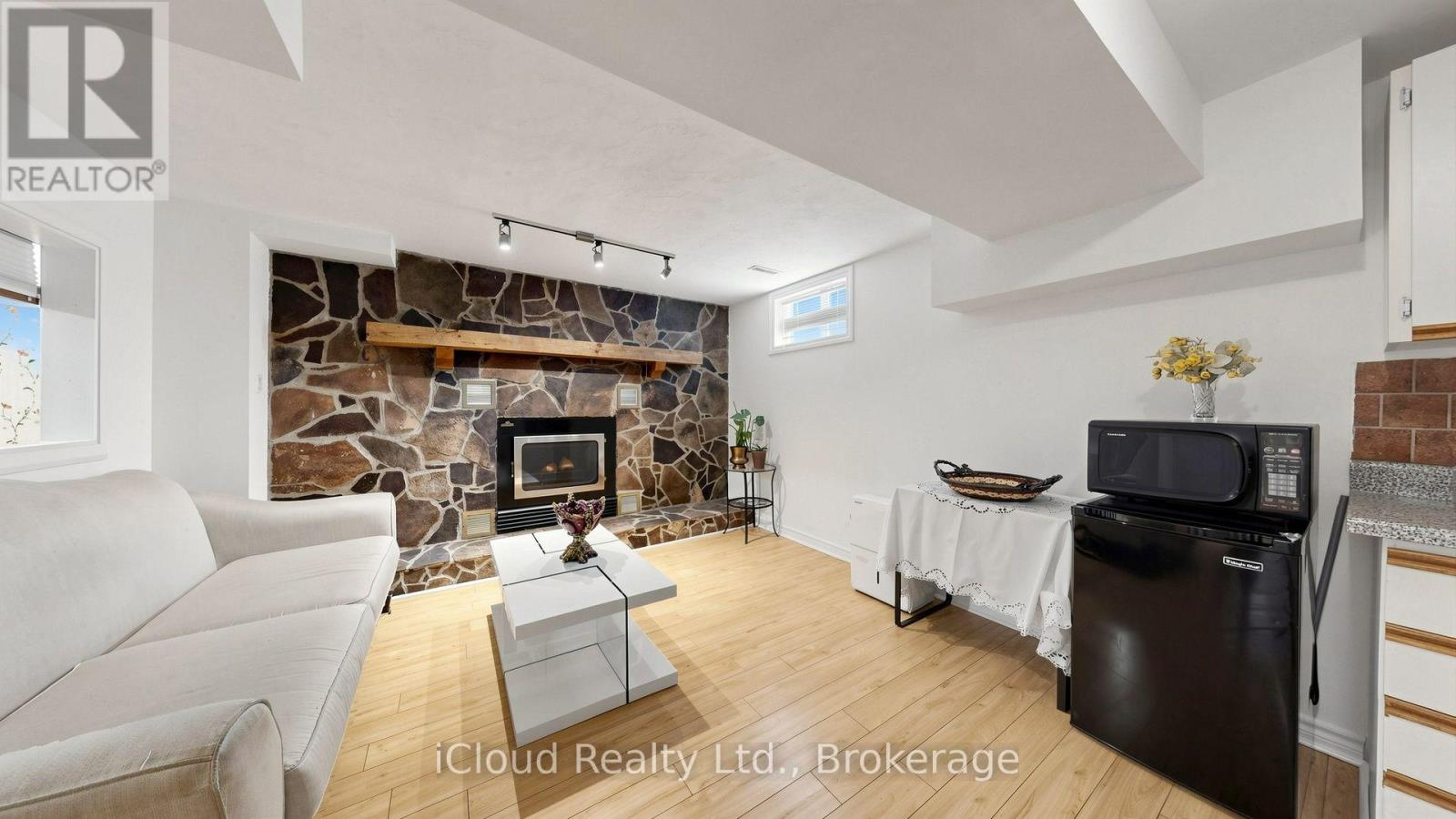 39 COVENTRY COURT - 35