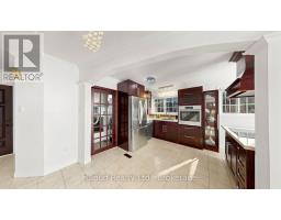 Kitchen - 39 Coventry Court, Richmond Hill, ON L4C8B9 Photo 8