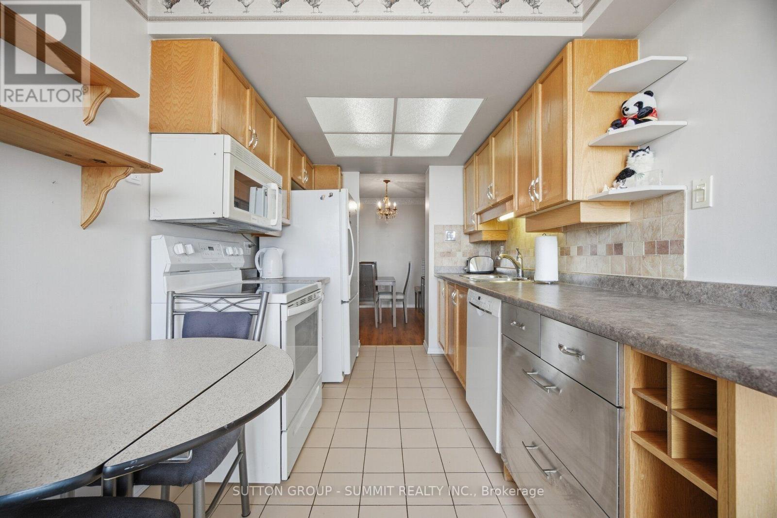 #1511 20 CHERRYTREE DRIVE - 18