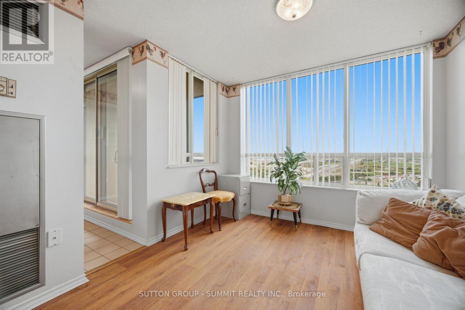 #1511 20 CHERRYTREE DRIVE - 24