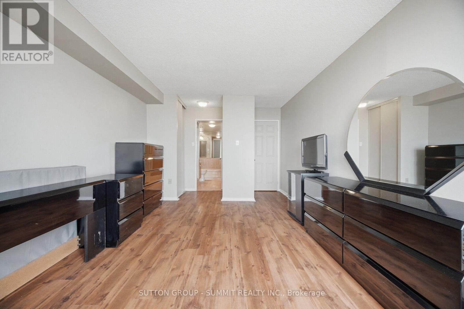 #1511 20 CHERRYTREE DRIVE - 33