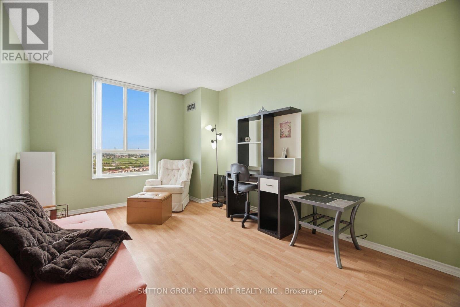 #1511 20 CHERRYTREE DRIVE - 36