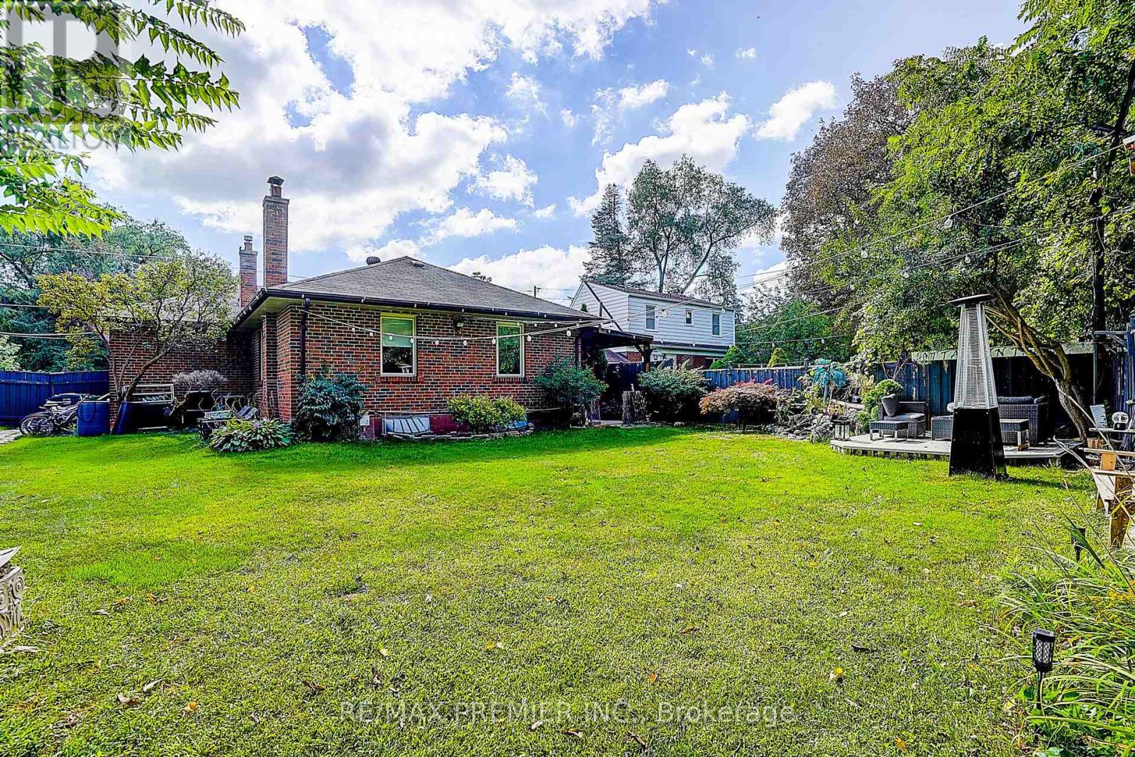 445 SELSEY DRIVE - 10