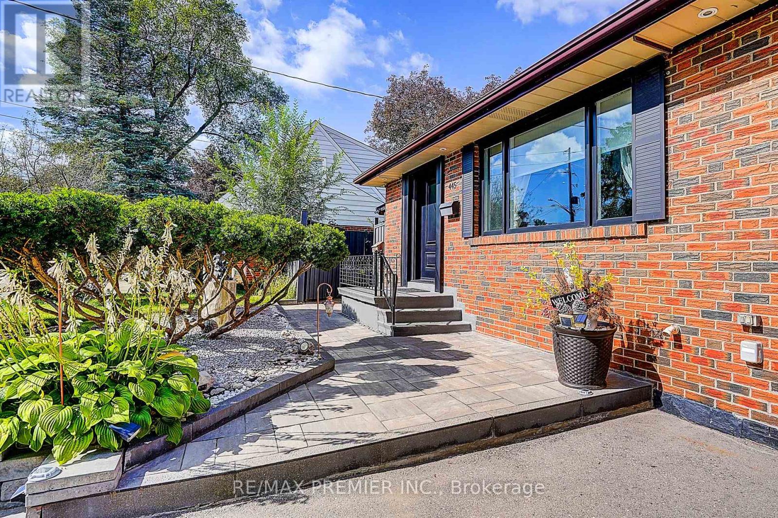 445 SELSEY DRIVE - 4