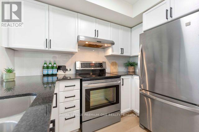 #611 33 ELM DRIVE W - 15