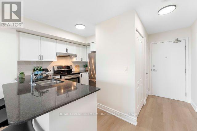 #611 33 ELM DRIVE W - 16