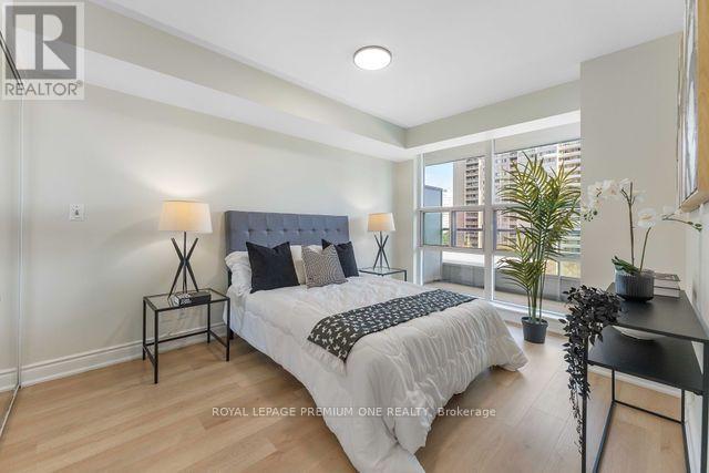 #611 33 ELM DRIVE W - 17