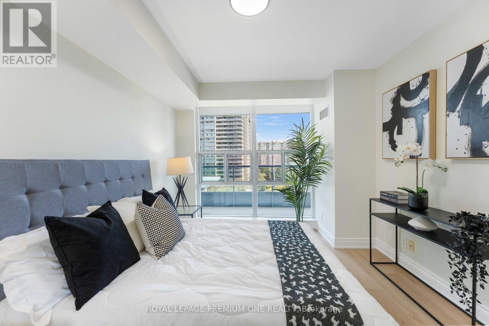 #611 33 ELM DRIVE W - 19