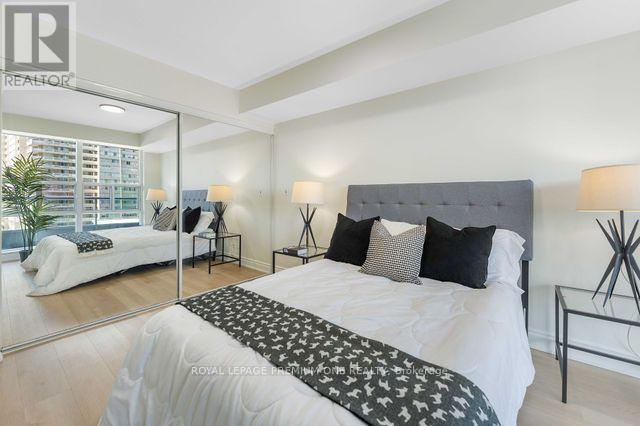 #611 33 ELM DRIVE W - 20
