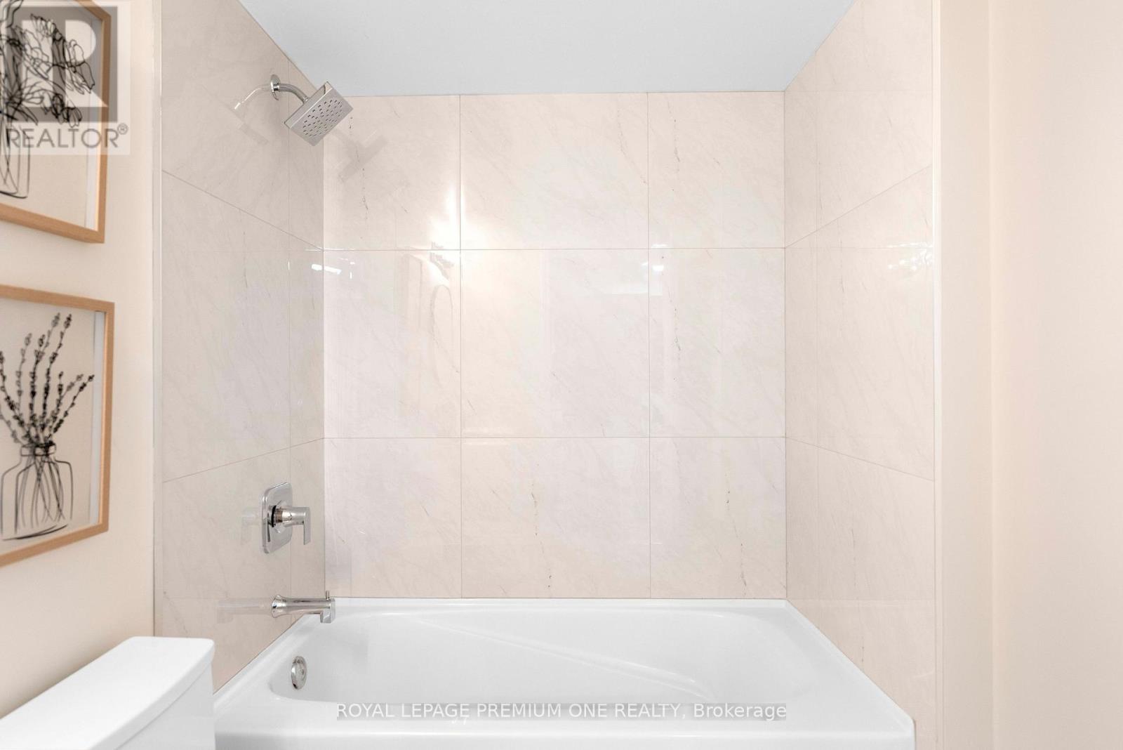 #611 33 ELM DRIVE W - 23