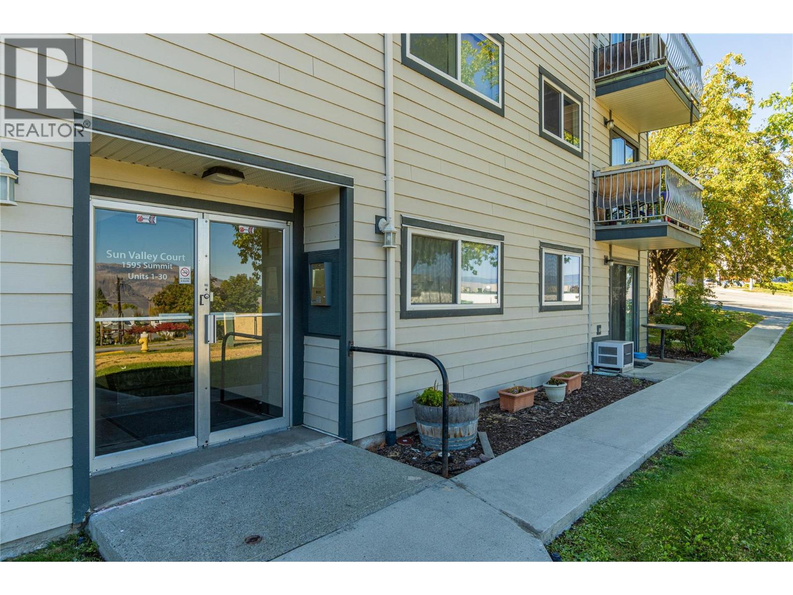 #6 1595 SUMMIT Drive - Image 20