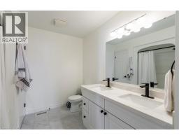 4pc Bathroom - 907 Doon Village Road, Kitchener, ON N2P1A1 Photo 16